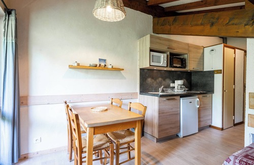 Cohennoz Apartment | Studio Apartment '11 - Les Warrens' with Mountain View, Shared Garden and Wi-Fi