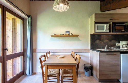 Cohennoz Apartment | Studio Apartment '11 - Les Warrens' with Mountain View, Shared Garden and Wi-Fi