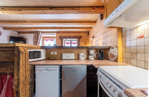 Beaufort Apartment | Studio Apartment "2-4 Personnes" with Mountain View, Private Terrace & Wi-Fi