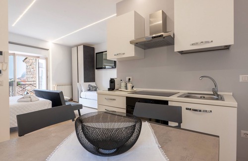 Mistretta Apartment | Studio Apartment 3 with View, Wi-Fi and Air Conditioning
