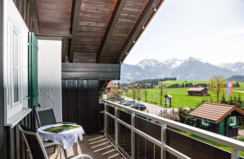 Bolsterlang Apartment | Studio Apartment 'Appartement Braun 1' with Mountain View, Balcony and Wi-Fi