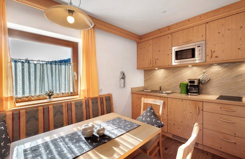 La Valle Apartment | Studio Apartment 'Apartment Ramei' with Mountain View, Shared Garden and Wi-Fi
