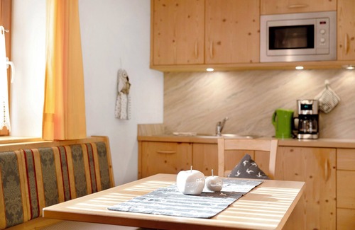 La Valle Apartment | Studio Apartment 'Apartment Ramei' with Mountain View, Shared Garden and Wi-Fi