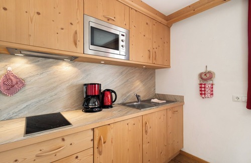 La Valle Apartment | Studio Apartment 'Apartment Plaies' with Mountain View, Shared Garden and Wi-Fi