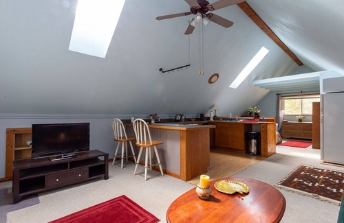 Tenino Apartment | Studio Apartment at Top of the Hill