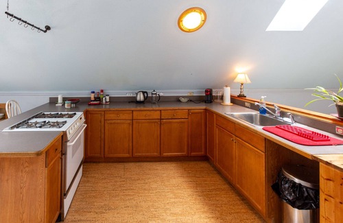 Tenino Apartment | Studio Apartment at Top of the Hill