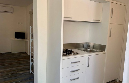 Chiesiola Apartment | Studio Apartment 'Baia Falcone-Villetta Mare 105' with Sea View, Wi-Fi and Air Conditioning