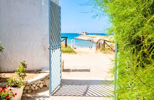Chiesiola Apartment | Studio Apartment 'Baia Falcone-Comfort Studio 207' with Sea View, Wi-Fi and Air Conditioning