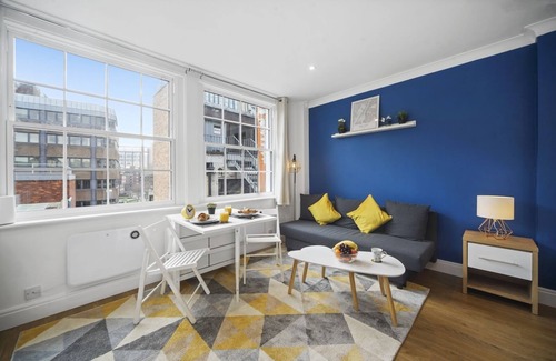 Lime Street Apartment | Studio Apartment Blue