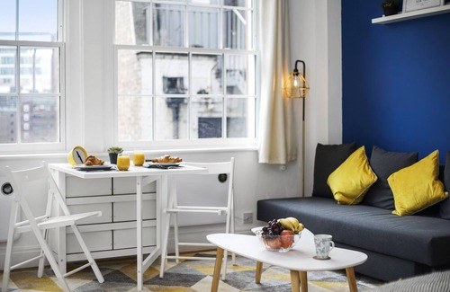 Lime Street Apartment | Studio Apartment Blue