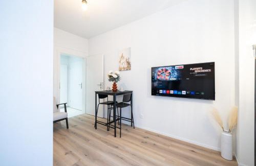 Basel City Centre House | Studio Apartment - Central - Kitchen - self check in