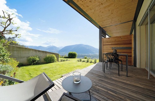 Schenna Apartment | Studio Apartment 'Dahoam - Relaxsuite' with Mountain View, Shared Pool