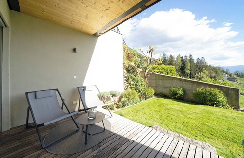 Schenna Apartment | Studio Apartment 'Dahoam - Relaxsuite' with Mountain View, Shared Pool
