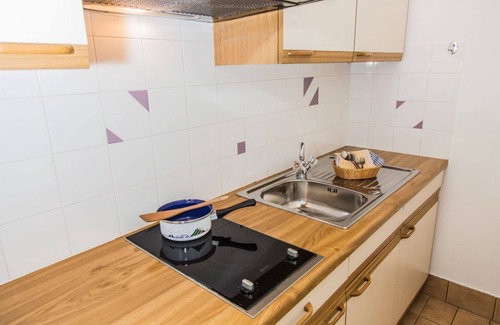 Lana Apartment | Studio Apartment 'Ferienwohnung Lanz 3' with Mountain View, Private Garden and Wi-Fi