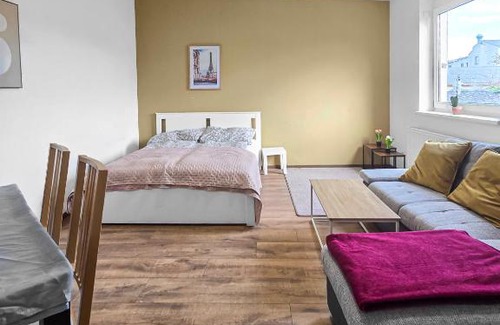 Stockerau Apartment | studio apartment for 2