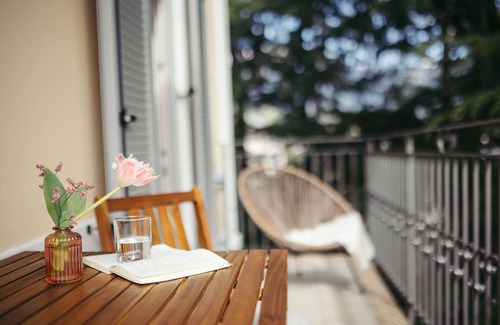 Lagundo Apartment | Studio Apartment 'Freienfeldhof Gala' with Mountain View, Shared Garden and Wi-Fi