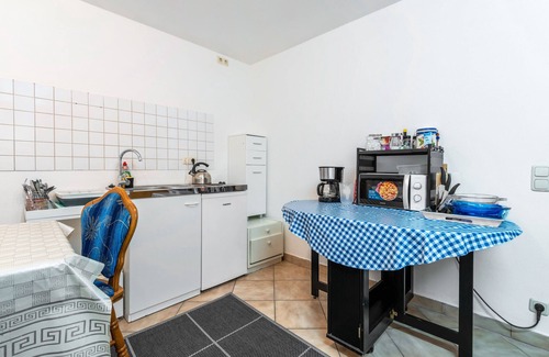 Nittenau Apartment | Studio Apartment 'Gemütliche Ferienwohnung' with Private Garden and Wi-Fi