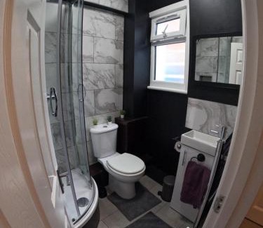 Kew Apartment | Studio Apartment in Kew