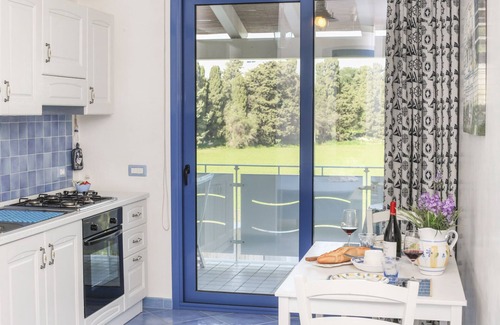 Pozzallo House | Studio apartment in Villa with pool a few steps from the sea