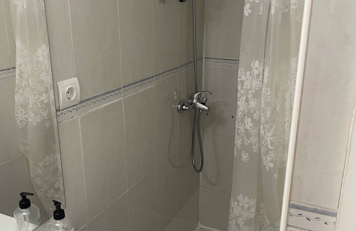 Ciudad Lineal Apartment | Studio apartment in Ventas area