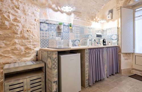 Martina Franca Apartment | Studio Apartment 'Carman House' with Wi-Fi and Air Conditioning