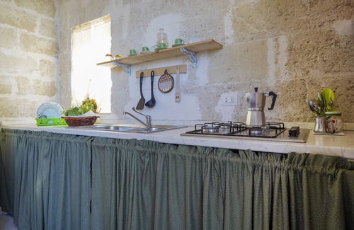 L'Assunta Apartment | Studio Apartment "La Casa Di Marta" with Shared Garden & Wi-Fi