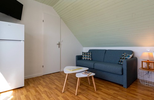 Arzon Apartment | Studio Apartment 'Le Sea Bird Crouesty' with Shared Pool and Private Terrace