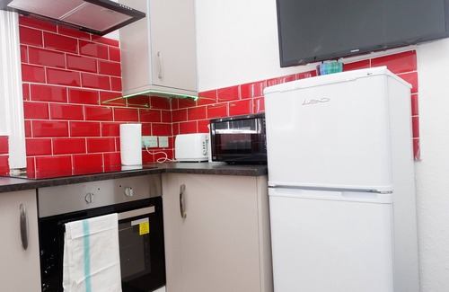 Leeds Apartment | Studio apartment sleeps 2 Kirstall House