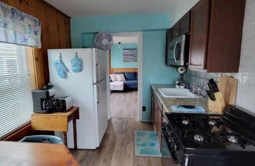 Hampton Apartment | Studio Apartment steps away from beach