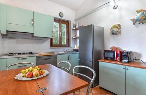 Lacona Apartment | Studio Apartment 'Sulla Spiaggia Di Lacona' with Private Terrace, Wi-Fi and Air Conditioning
