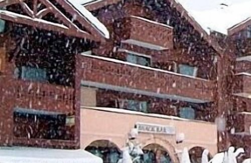 Morillon Apartment | Studio Apartment With Balcony Overlooking The Telecabine, Ski back 2 the complex