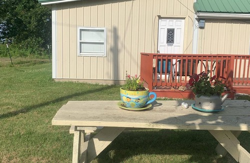 Salem Apartment | Studio Apartment with full kitchen sleeps 3