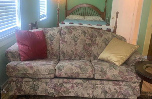 Salem Apartment | Studio Apartment with full kitchen sleeps 3