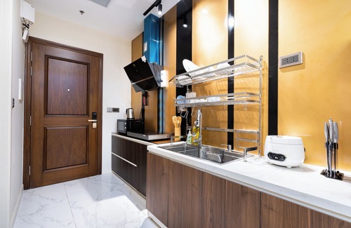 Little Japan Apartment | Studio APT full kitchen Madison