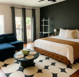Inman Park Apartment | Studio APT King Bed, Beltline Eastside Trail - Pets Welcome!