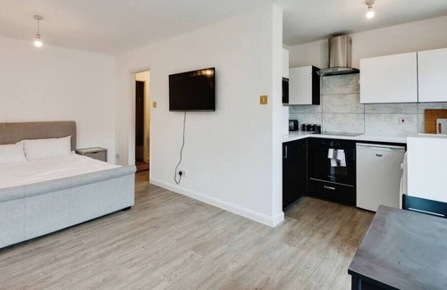 Harlington Apartment | Studio Apt Perfect Blend of Comfort and Style