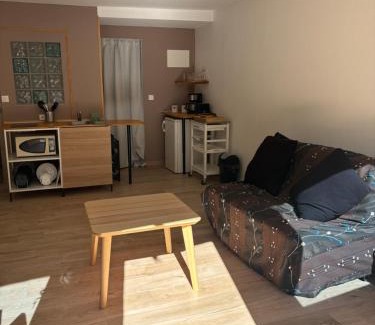 Vitrolles Apartment | Studio au cœur du vieux village