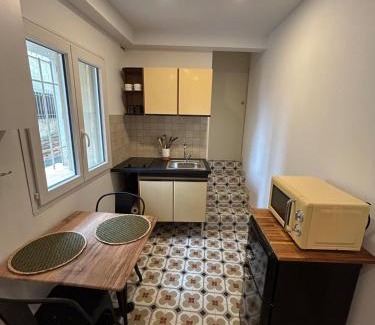 Gemenos Apartment | Studio au cœur du village