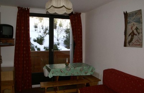 Le Pleynet Apartment | Studio au pied des pistes avec balcon - FR-1-557A-26