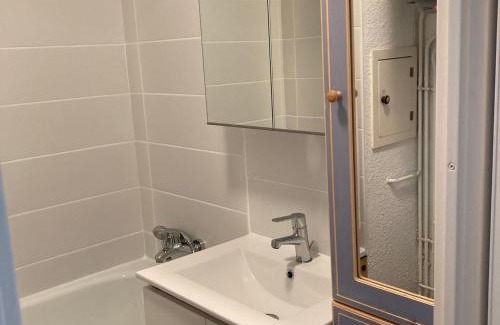 Le Pleynet Apartment | Studio au pied des pistes avec balcon - FR-1-557A-26