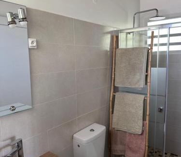 Sainte-Anne Apartment | Studio avec piscine, à 3 minutes à pied des plages