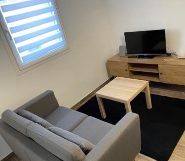 Scionzier Apartment | Studio bien situé & tout équipé dans une maison