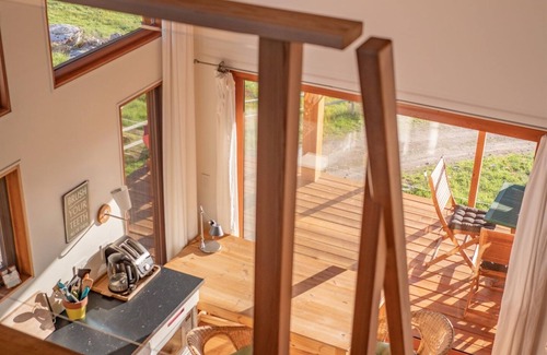 Central Okanagan Apartment | Studio Bird 2 or 4 guests with adjacent room