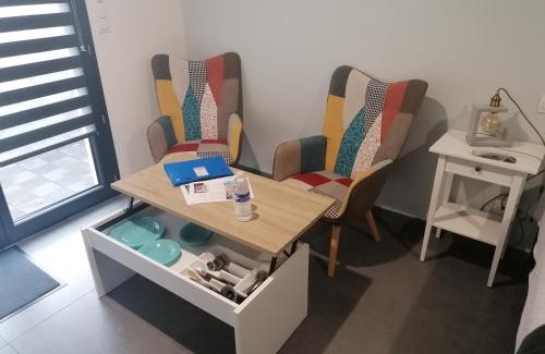 Serignan Apartment | Studio BLEU, Neuf, classé 3 étoiles, Clim, Wifi, Lave-linge, Lit King Size, au calme et à 800m des plages de Valras Plage