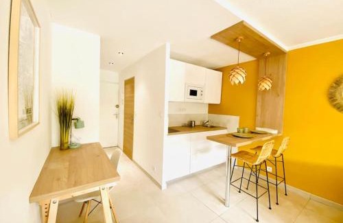 Costieres Apartment | Studio Boho Clim Parking terrasse