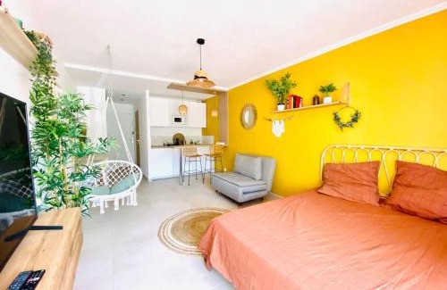 Costieres Apartment | Studio Boho Clim Parking terrasse