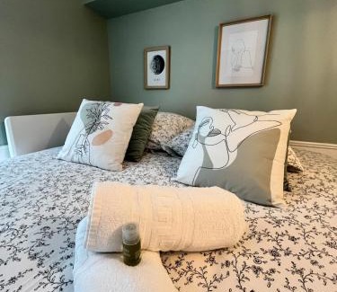 Decre-Cathedrale Apartment | Studio BROSSARD 2pers Tv and Wifi