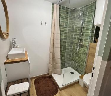 Decre-Cathedrale Apartment | Studio BROSSARD 2pers Tv and Wifi