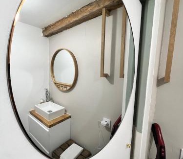 Decre-Cathedrale Apartment | Studio BROSSARD 2pers Tv and Wifi
