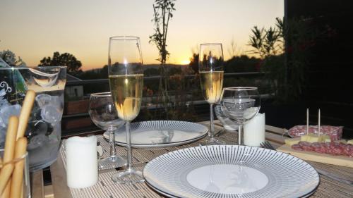 Eguilles Apartment | Studio Business Wi-Fi 7 TVA Proche zones LesMilles La Duranne Aix TGV